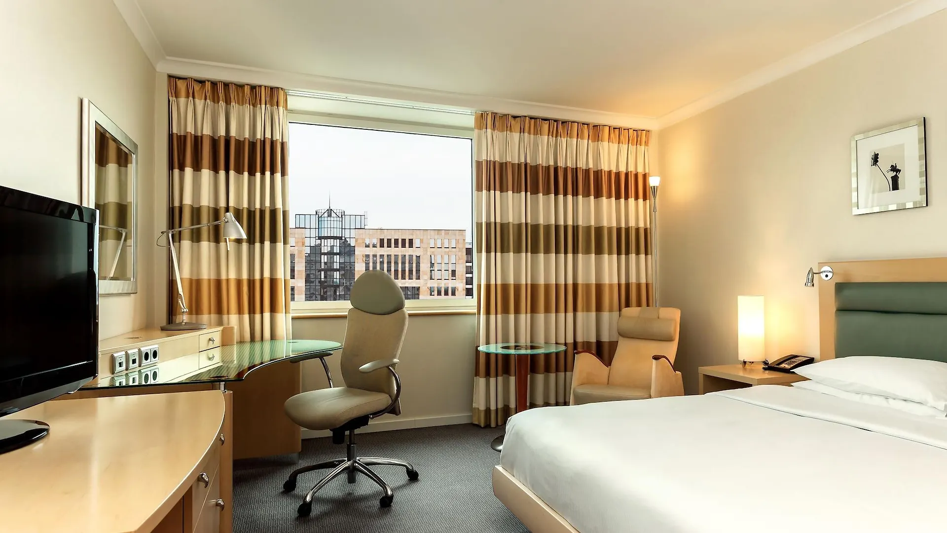 Hotel Hilton Duesseldorf 5*, Düsseldorf Germania