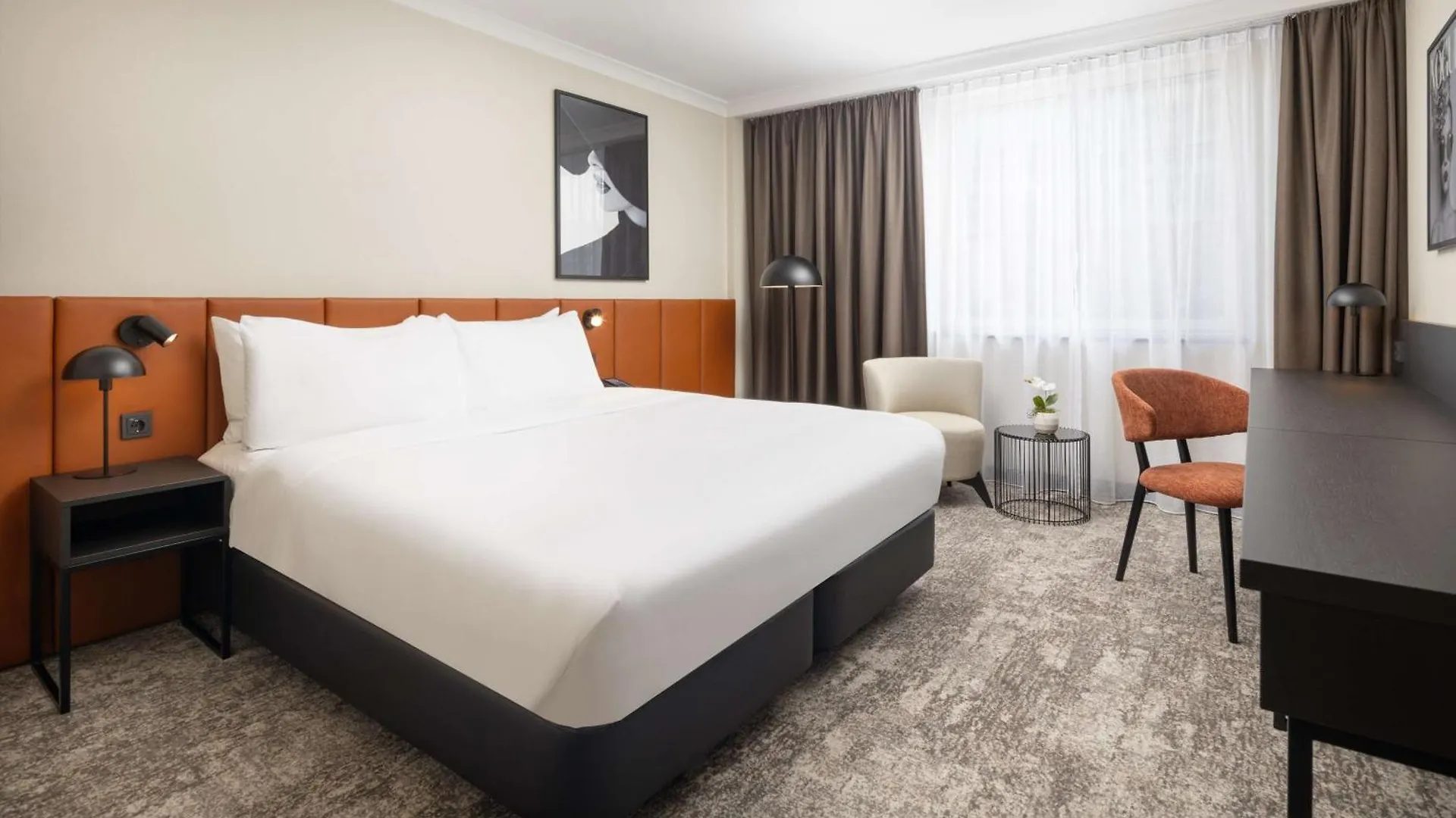 Hilton Duesseldorf Hotel 5*, Dusseldorf