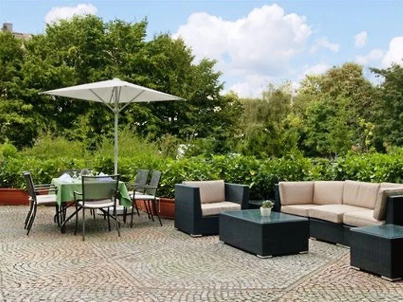 Hilton Duesseldorf Hotel 5*, Dusseldorf